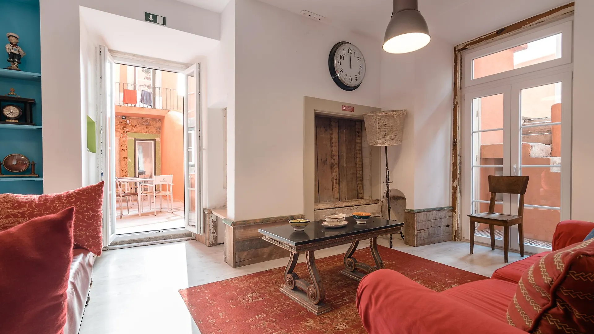 The Indy House - Rooms & Apartments Lisbon Bed & Breakfast