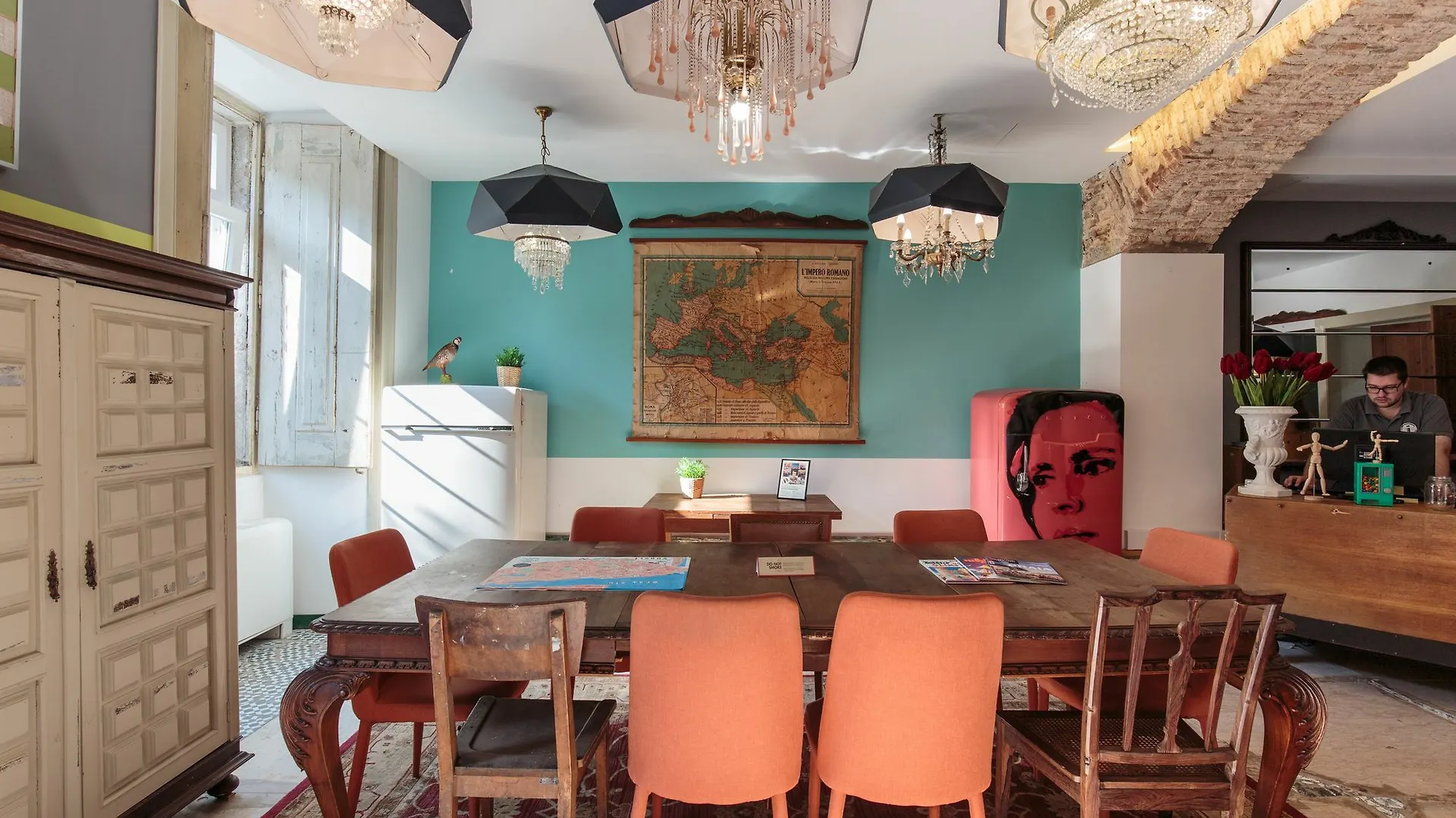 The Indy House - Rooms & Apartments Lisbon Bed & Breakfast
